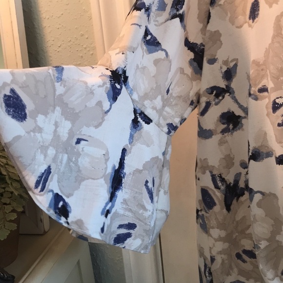 NWT AGB Women's Floral Top Size Large - Picture 7 of 14